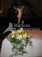 Arreglo de Flores Sobre Altar 2